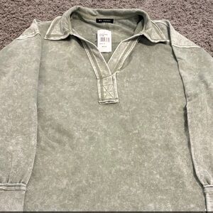 Blu Pepper Sage Green V-Neck Sweatshirt